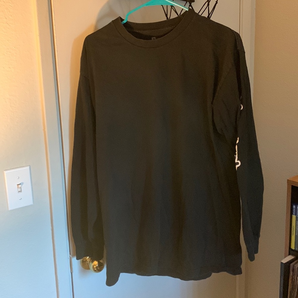 Black stray rats long sleeve shirt with logo on sleeves in good condition